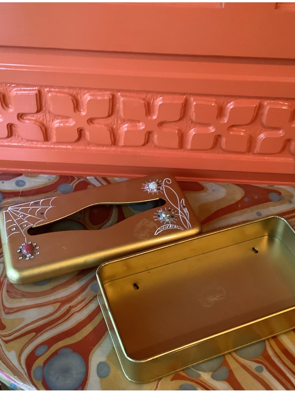 Vintage Ransburg Gold Tone Metal Tissue Box Holder Rhinestone Spiders and Web - Picture 8 of 9